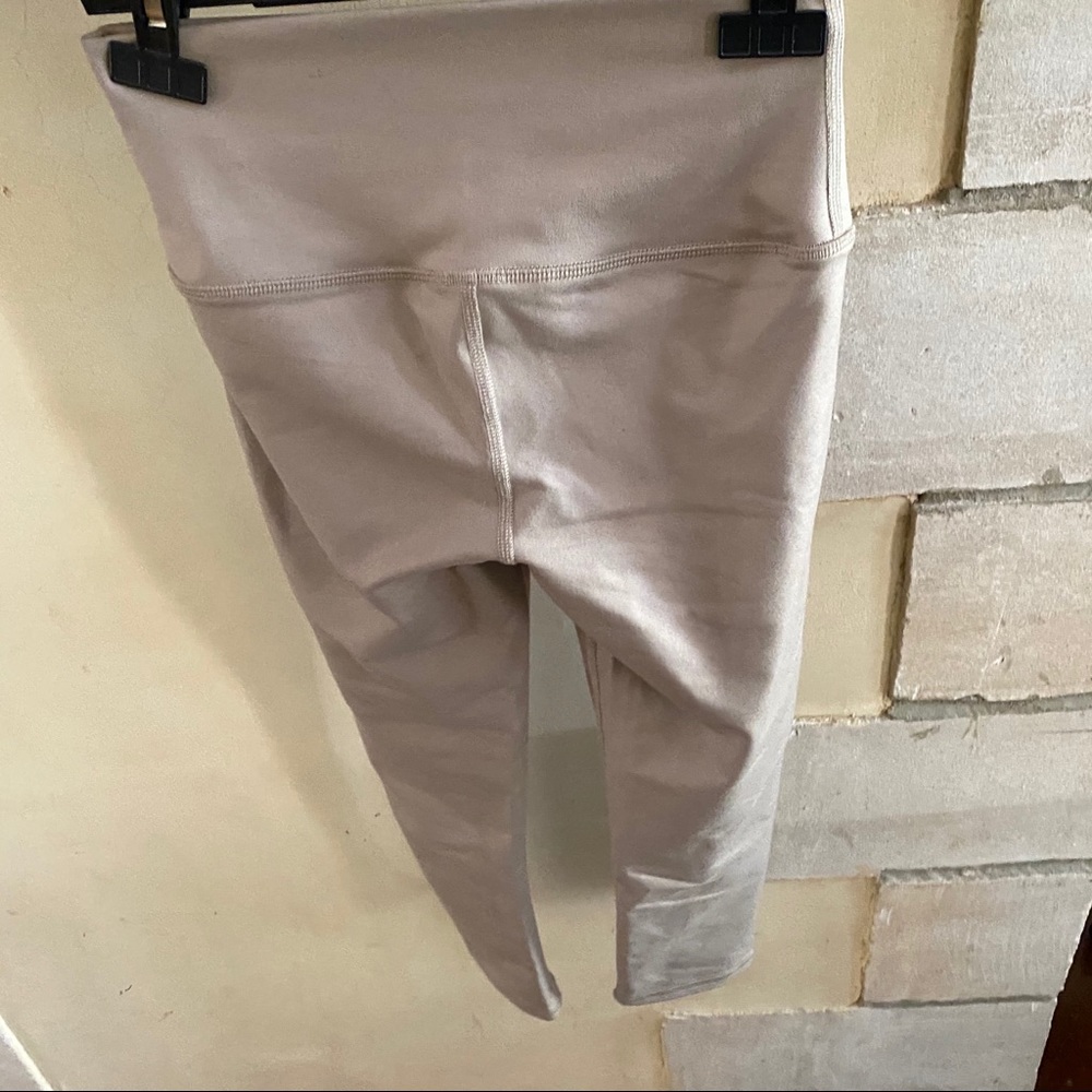 High-Waist Airbrush Capri - Picture 12 of 13